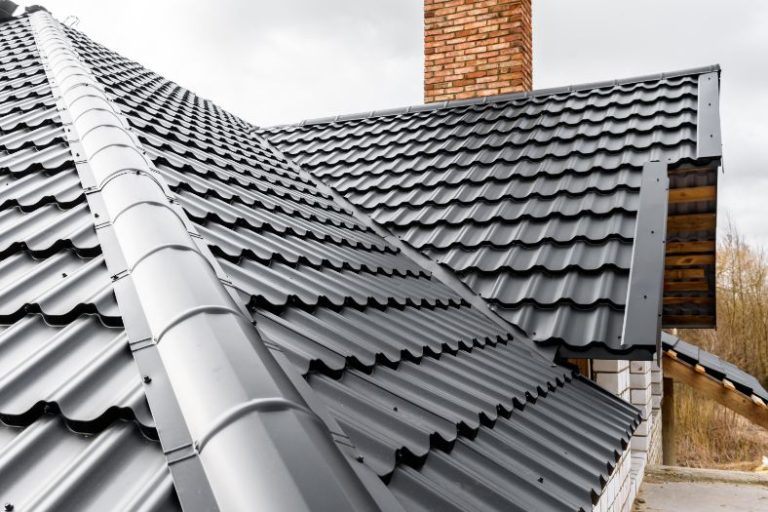 Détail de toiture et finition